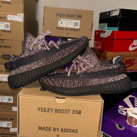 Adidas Yeezy 350 V2 ‘Black Reflective’. 8.5 men or 10 women. *LIKE NEW - Picture 9 of 11